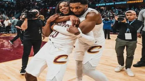 曼联3-1阿斯顿维拉，博格巴助点，B费与卡瓦尼双响立功